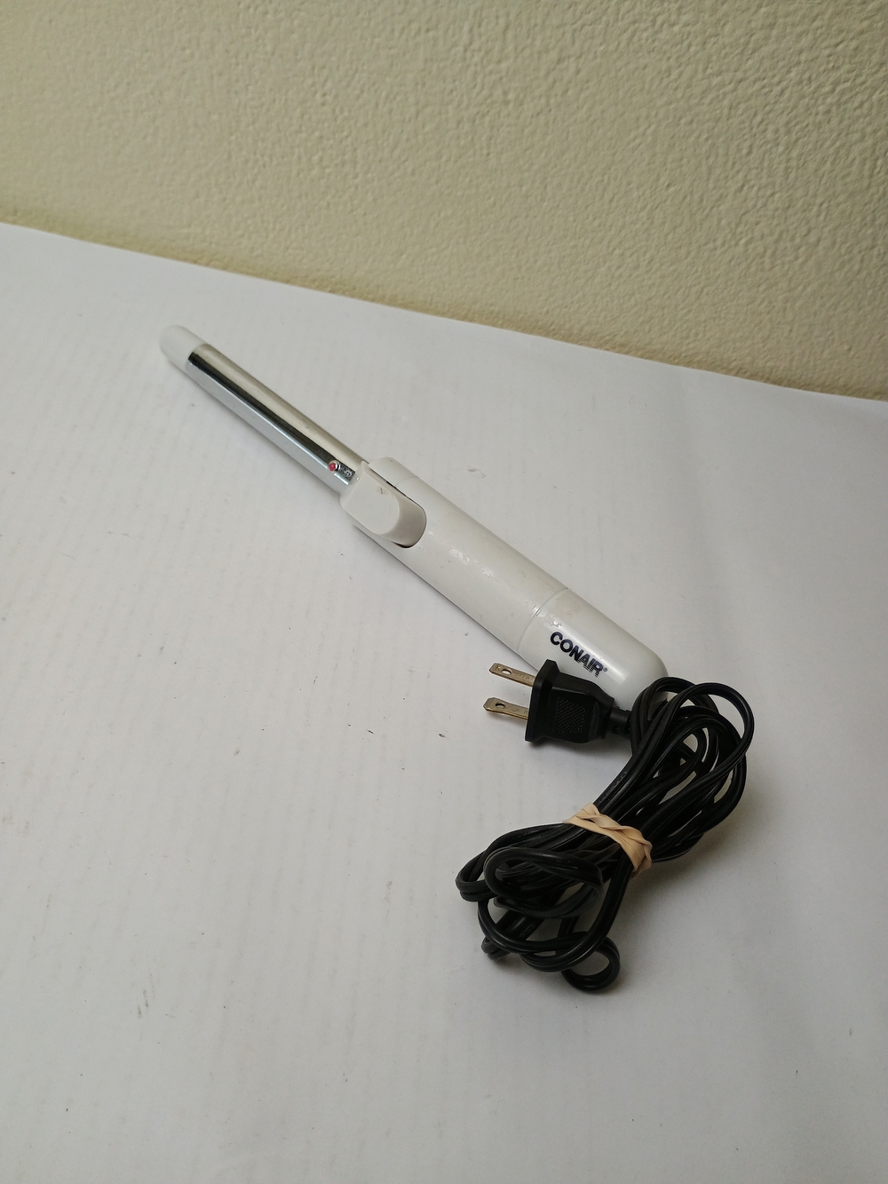Conair White Mini 1/2 Curling Wand for Defined Curls